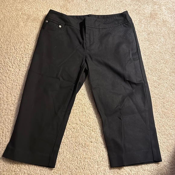 INC International Concepts Pants - Y2K black capris with detailed front pockets size 2